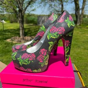 Vintage Betsey Johnson platform chunky heel size 10